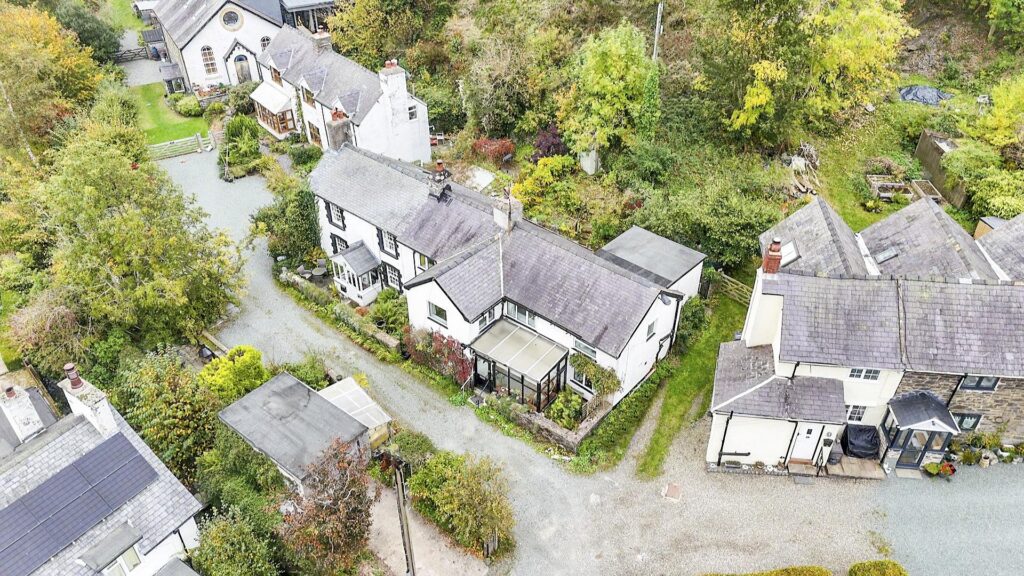 Llanarmon Dyffryn Ceiriog, Llangollen photo 8