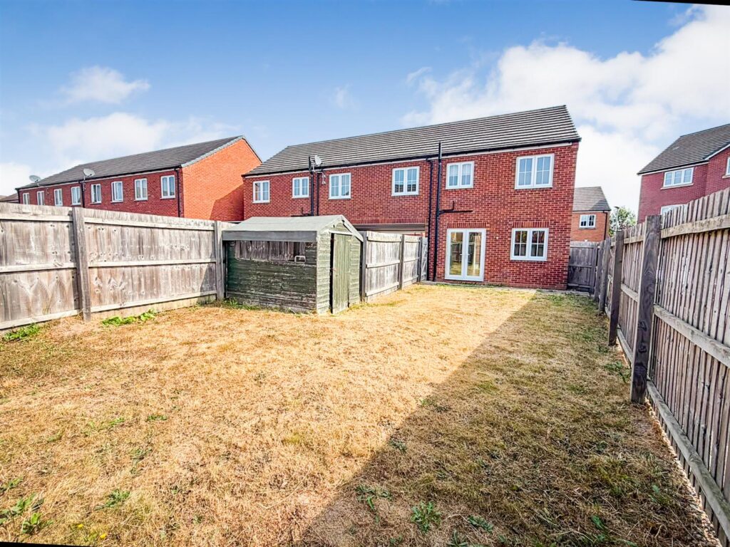 Henry Robertson Drive, Gobowen, Oswestry photo 3