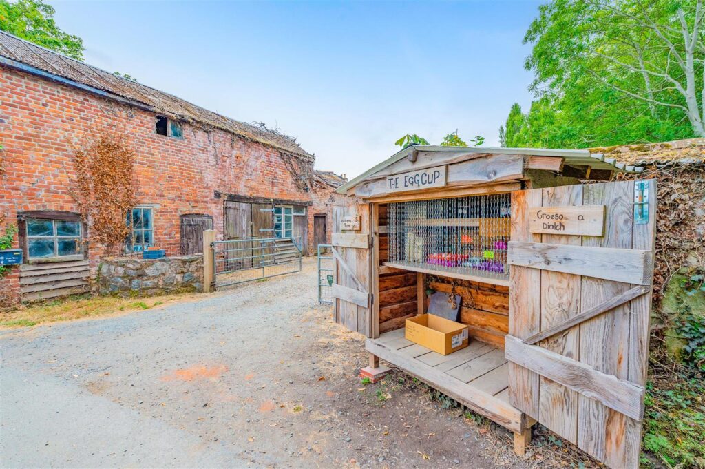 Accommodation Comprises