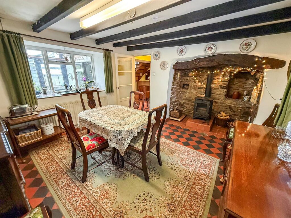 Llanarmon Dyffryn Ceiriog, Llangollen photo 3