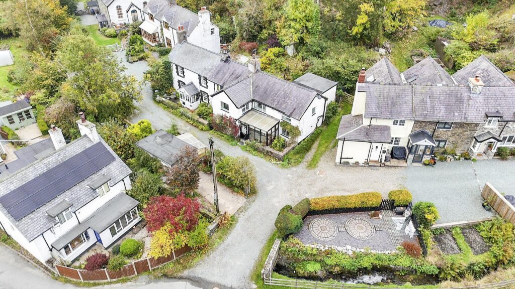 Llanarmon Dyffryn Ceiriog, Llangollen photo 9