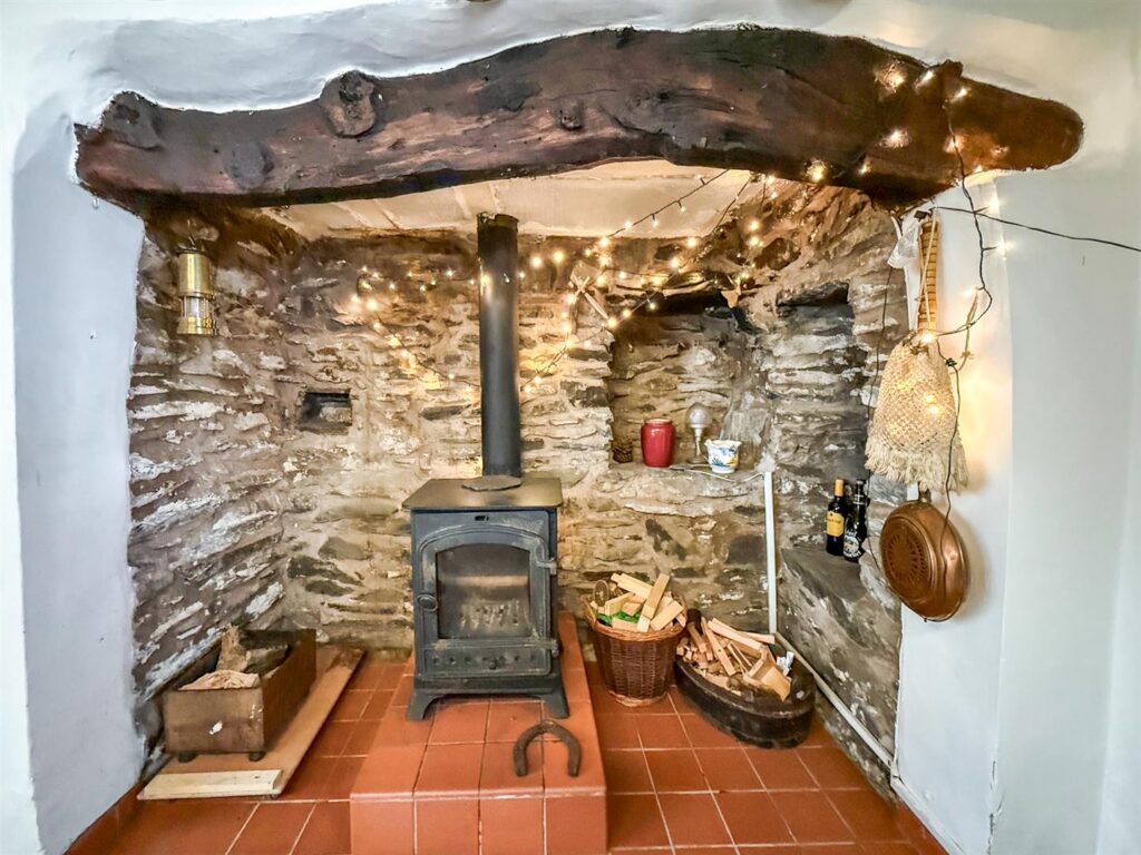 Llanarmon Dyffryn Ceiriog, Llangollen photo 22