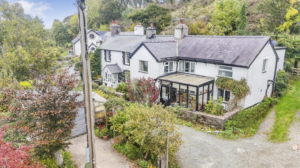 Llanarmon Dyffryn Ceiriog, Llangollen photo 11
