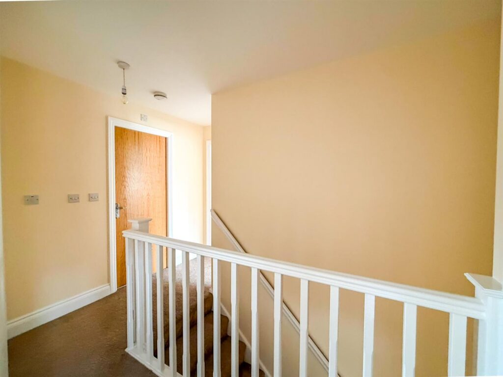 Henry Robertson Drive, Gobowen, Oswestry photo 8