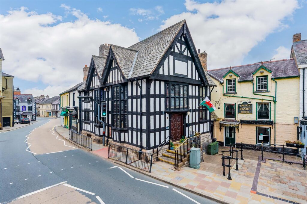 The Square, Corwen photo 1