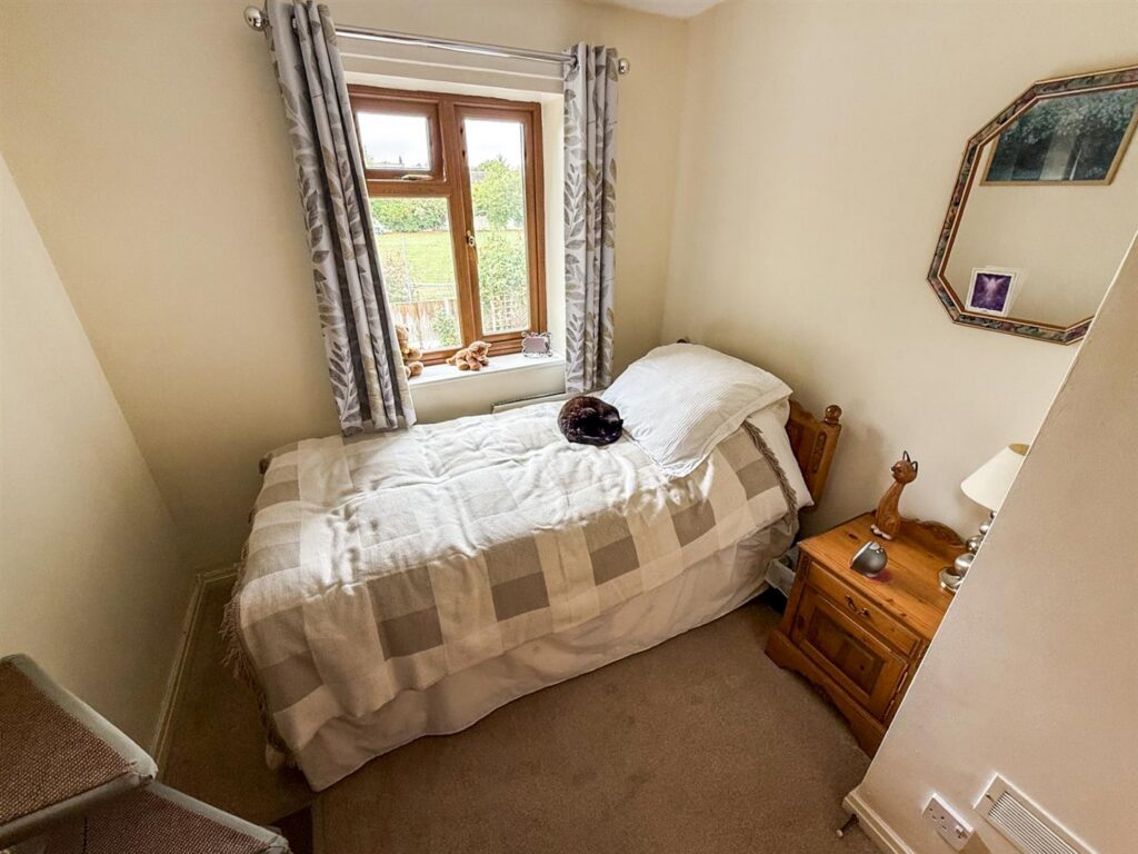 Oaklands Drive, Whittington, Oswestry photo 18