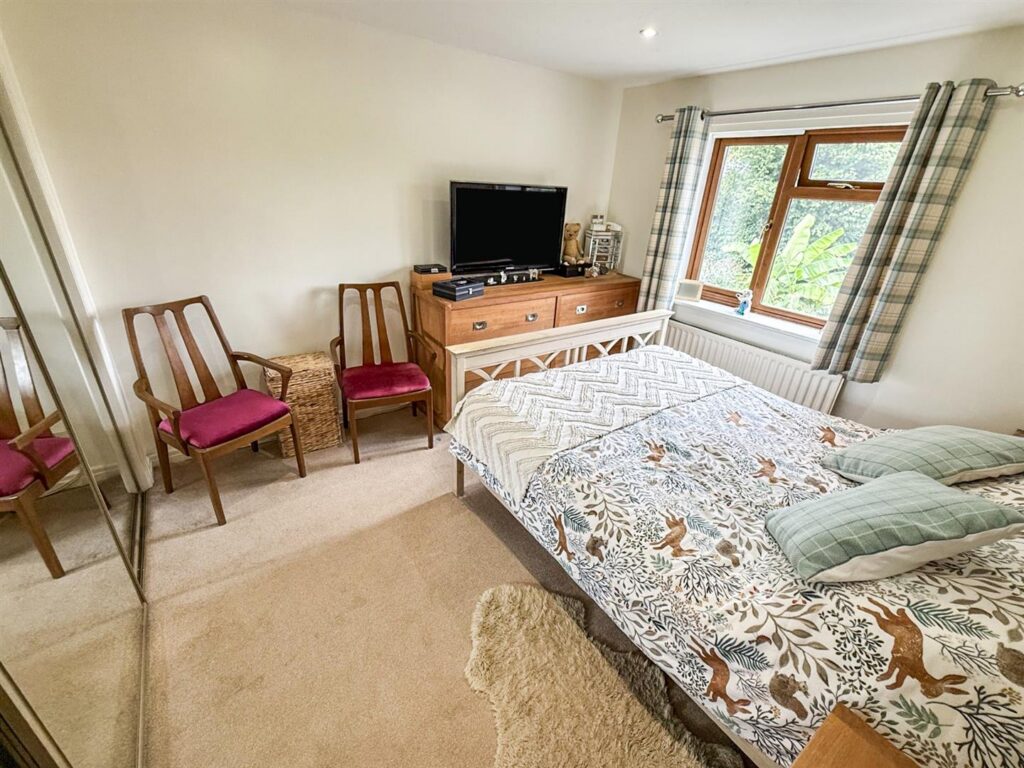 Oaklands Drive, Whittington, Oswestry photo 15