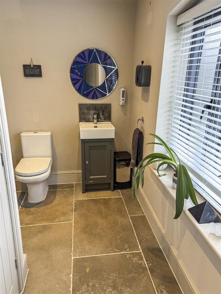 Park Crescent, Park Hall photo 6