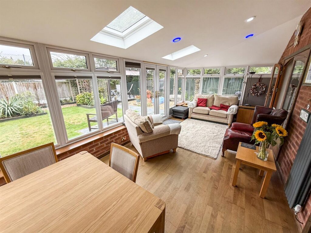Oaklands Drive, Whittington, Oswestry photo 12