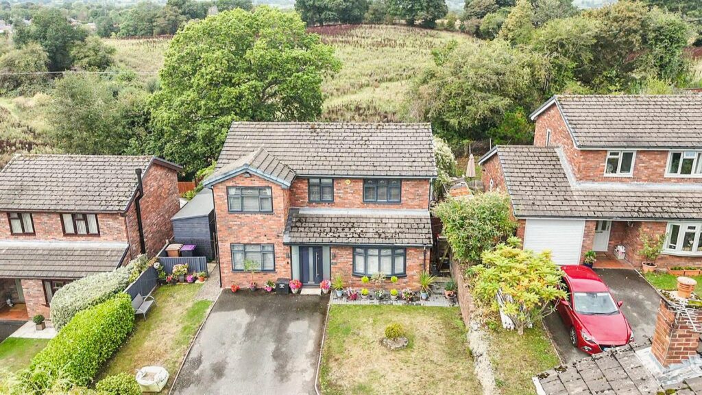 Pen Y Cae Avenue, Gobowen, Oswestry photo 31