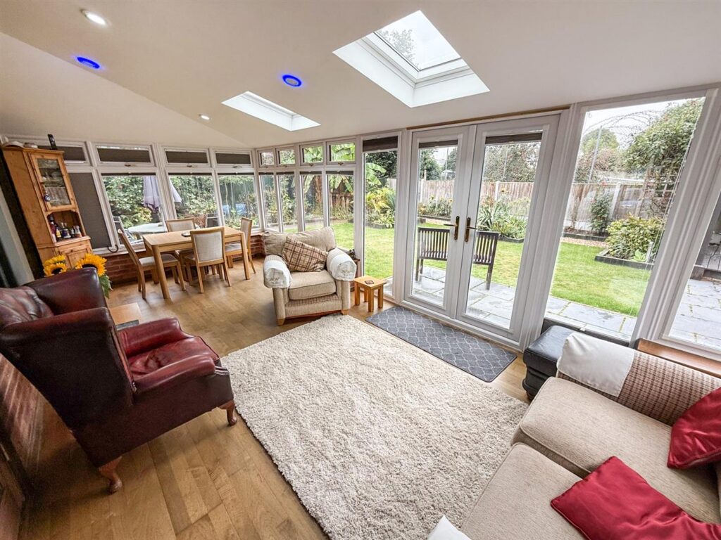 Oaklands Drive, Whittington, Oswestry photo 5