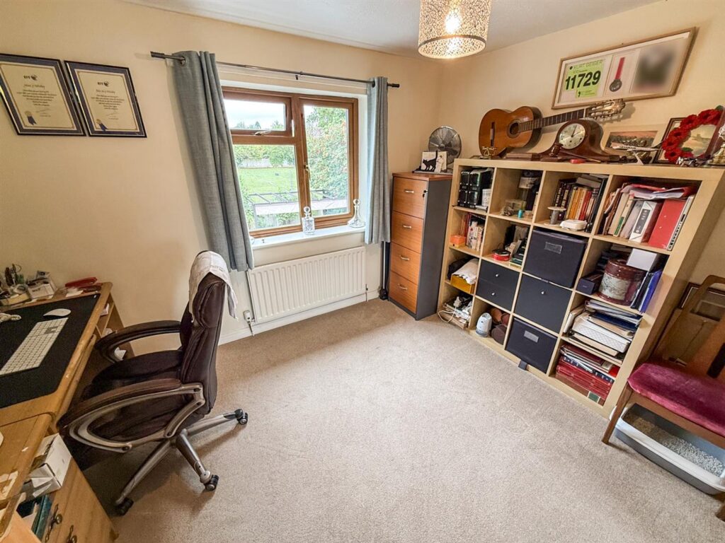 Oaklands Drive, Whittington, Oswestry photo 19