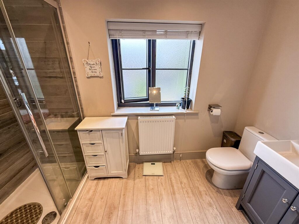 Park Crescent, Park Hall photo 11