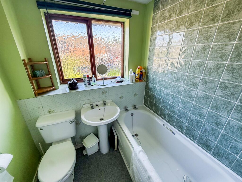 Llys Close, Oswestry photo 8