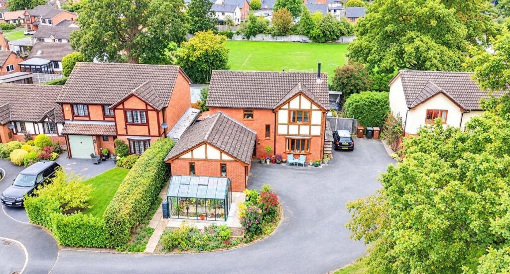 Oaklands Drive, Whittington, Oswestry photo 2