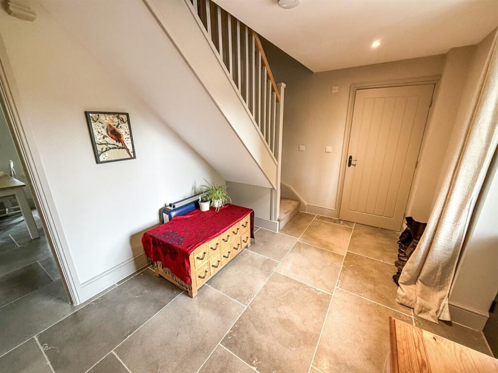 Park Crescent, Park Hall photo 5