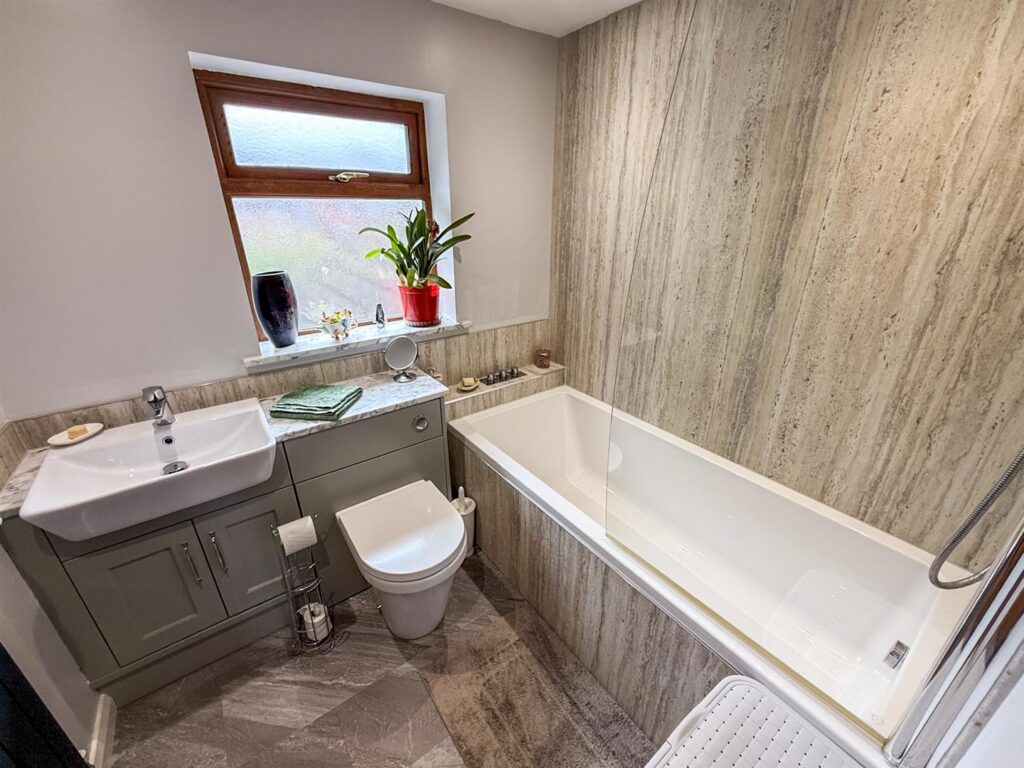 Oaklands Drive, Whittington, Oswestry photo 20