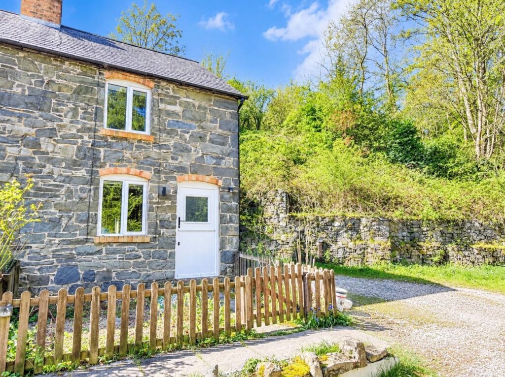 Aberteirw Terrace, Pandy, Llangollen photo 1