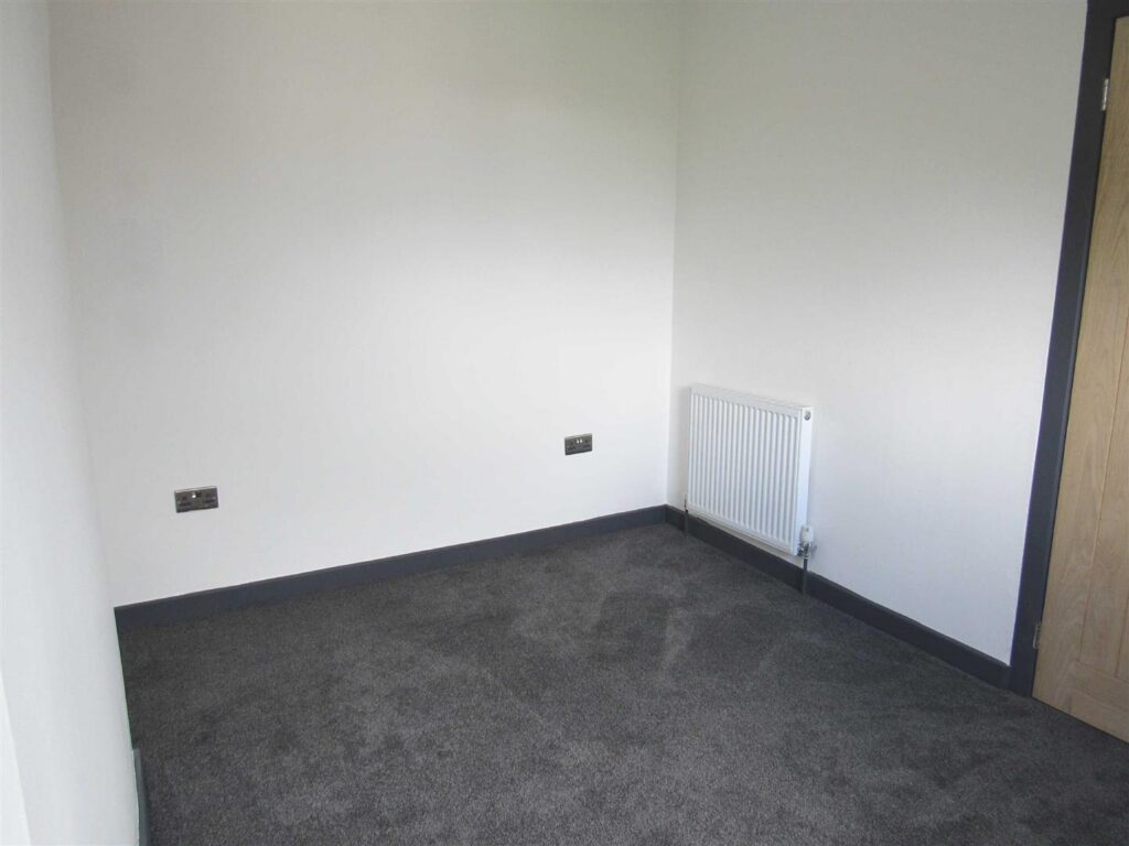 Gobowen Road, Oswestry photo 13