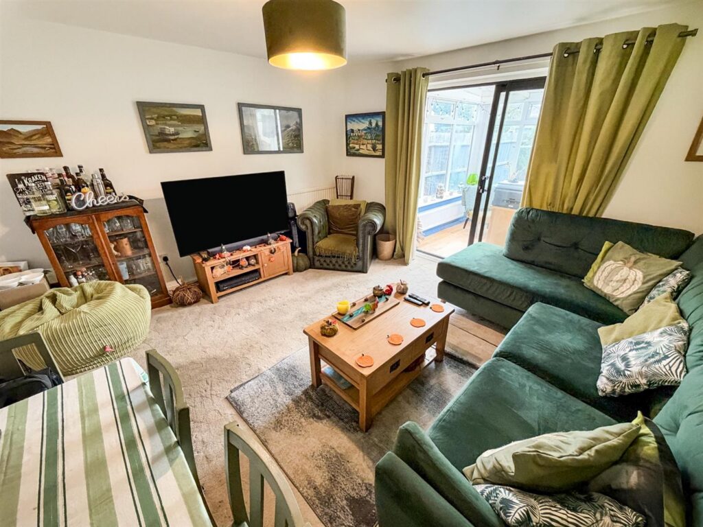 Meadow Drive, Gobowen, Oswestry photo 4