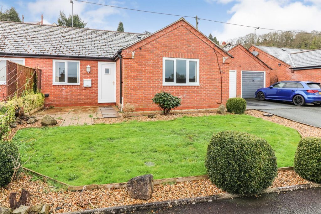 Powis Close, Pant photo 10