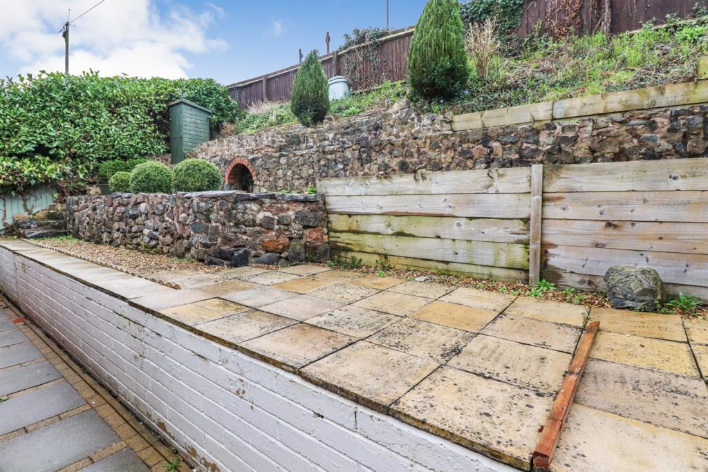 Powis Close, Pant photo 9