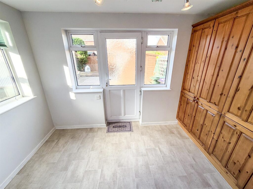 Friars Avenue, Oswestry photo 6
