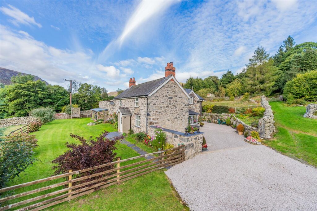 Bala Road, Llangynog photo 5