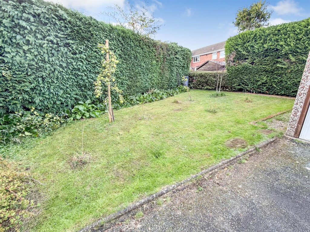 Friars Avenue, Oswestry photo 14