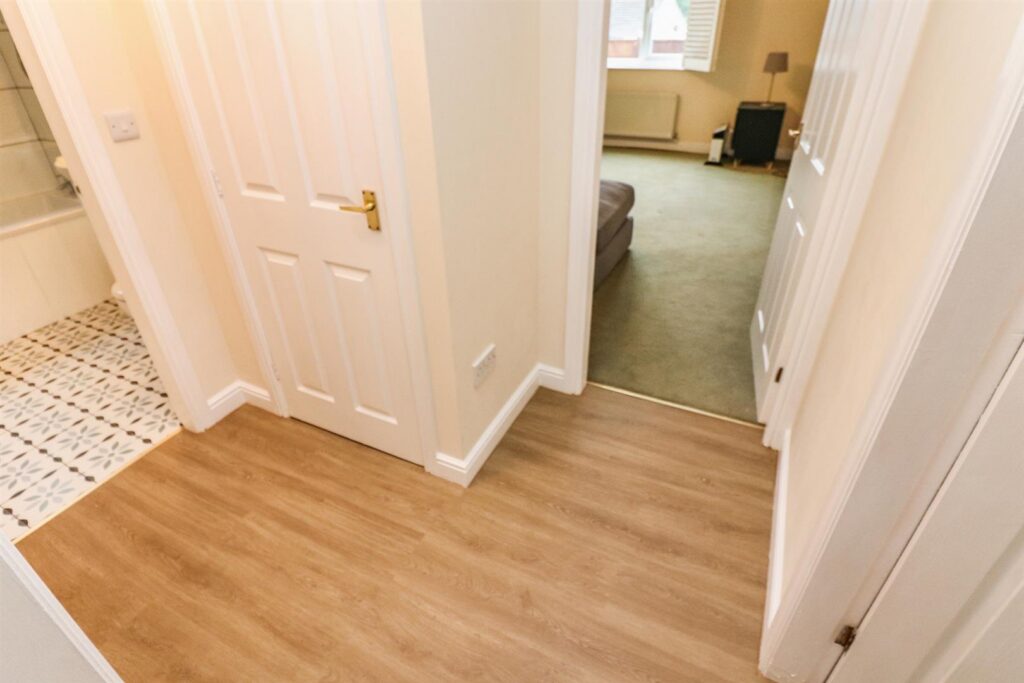 Powis Close, Pant photo 7