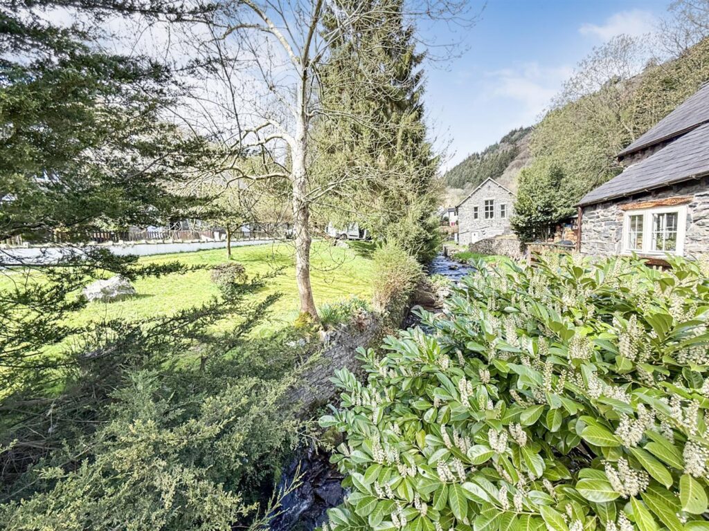 Aberteirw Terrace, Pandy, Llangollen photo 12