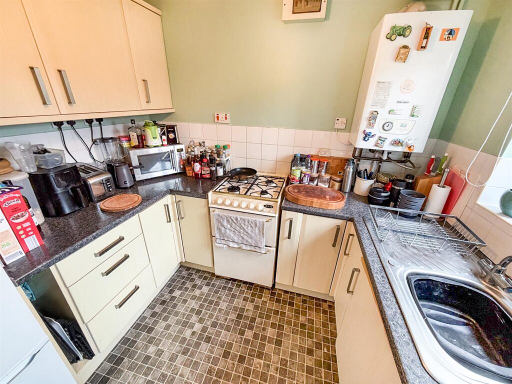 Meadow Drive, Gobowen, Oswestry photo 3