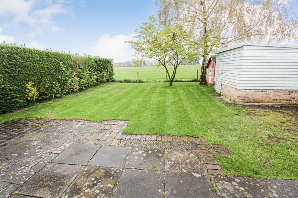 Twmpath Lane, Gobowen, Oswestry photo 3