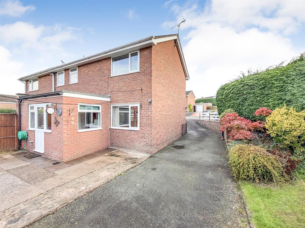 Friars Avenue, Oswestry photo 5