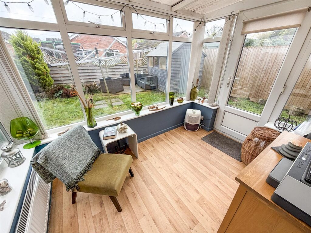 Meadow Drive, Gobowen, Oswestry photo 5