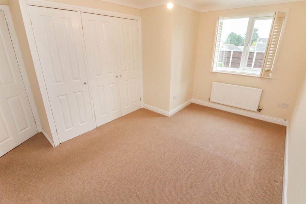 Powis Close, Pant photo 6